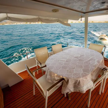 Blue Cruise In - Mavi Yolculuk Båthotell Bozburun