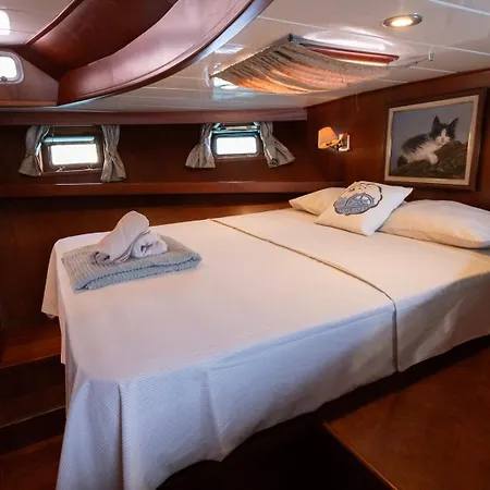 Båthotell Blue Cruise In - Mavi Yolculuk Bozburun