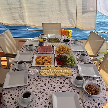 Båthotell Blue Cruise In - Mavi Yolculuk *